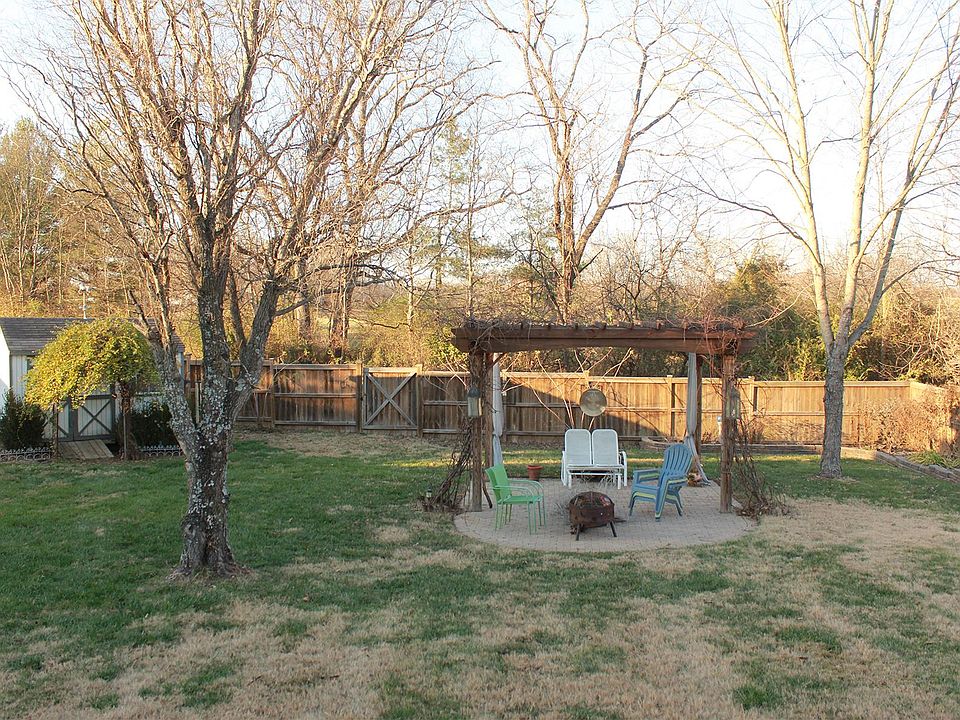 1st image of 640 Bradford Dr