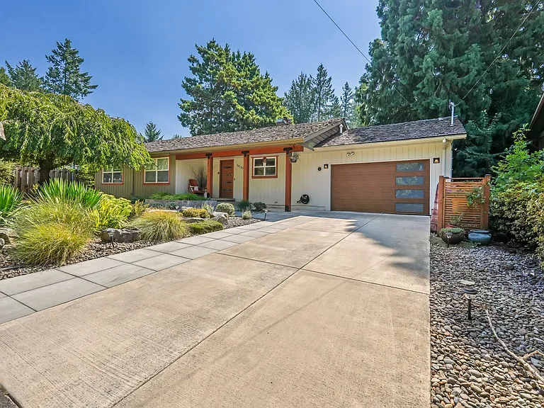 5530 SW Logan Ct — Photo 4