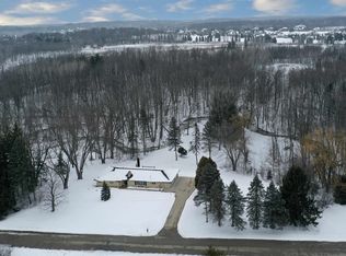 1222 Plateau Heights Rd, Green Bay, WI 54313