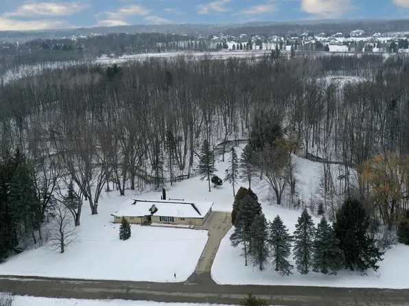 1222 Plateau Heights Rd, Green Bay, WI 54313