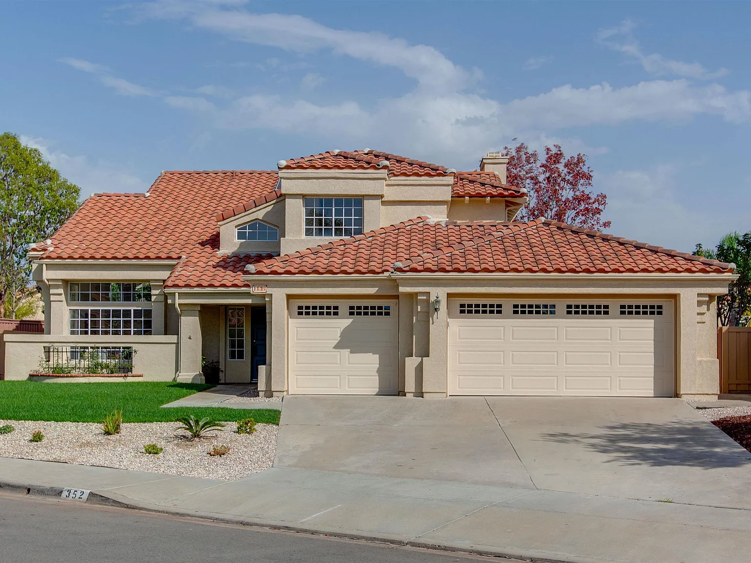 4 bed, 2353 sqft, $5,000 — Photo 1