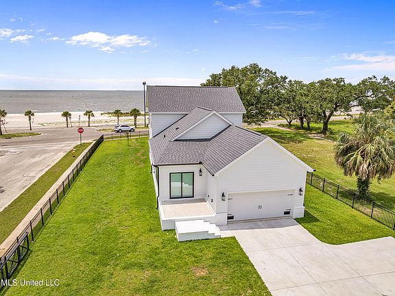 4th image of 1508 E Beach Blvd