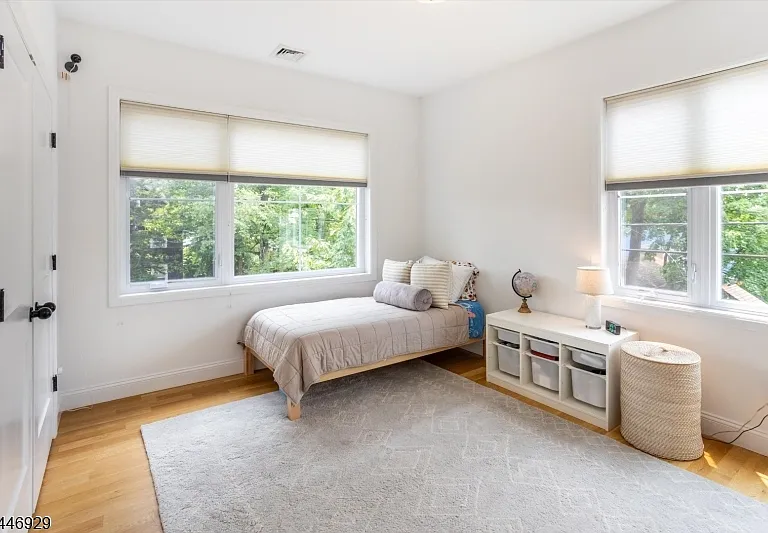 8 Willard Pl — Photo 6