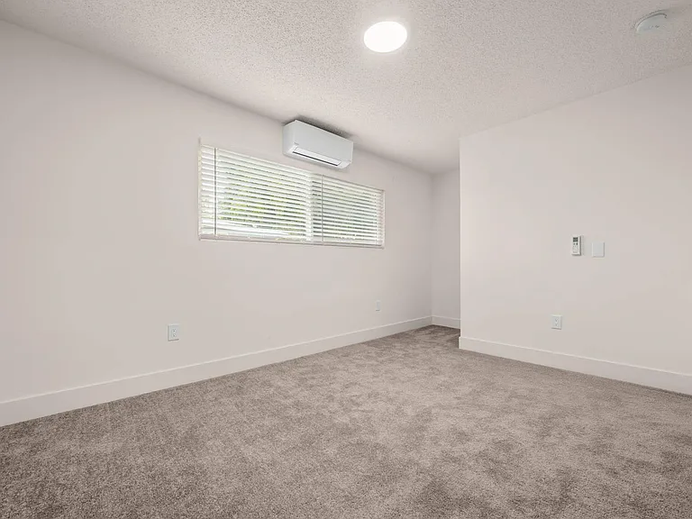 422-36 Front Street — Photo 18