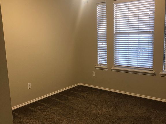 3rd image of 1114 La Salle Ave