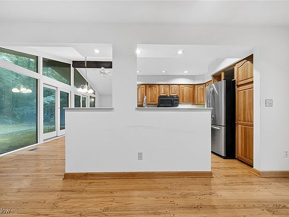 5th image of 115 Lakeview Ln