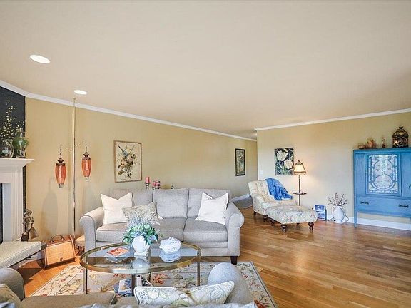 5th image of 20 W Sumner Ave APT 203