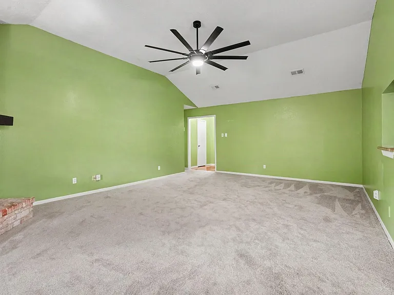 519 Orleans St — Photo 5
