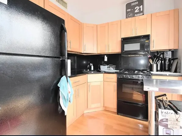 324 Grand Avenue image 5 of 9