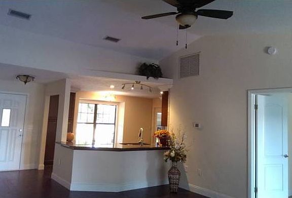 3rd image of 10020 Lakeshore Dr