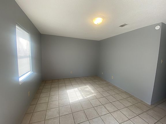 2nd image of 336 W Dogwood St #2