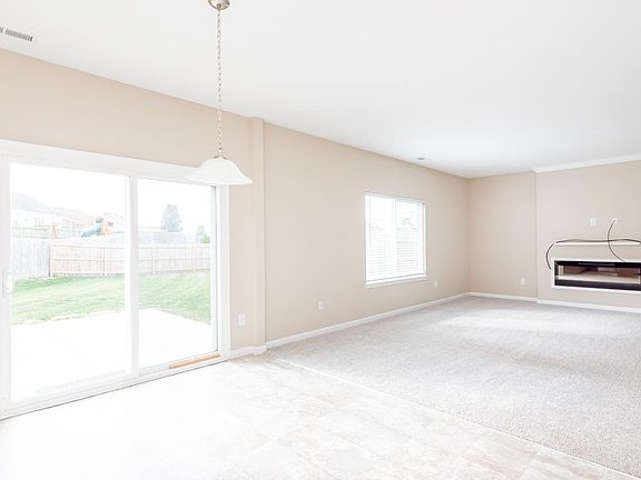 5th image of 606 Birchwood Cir