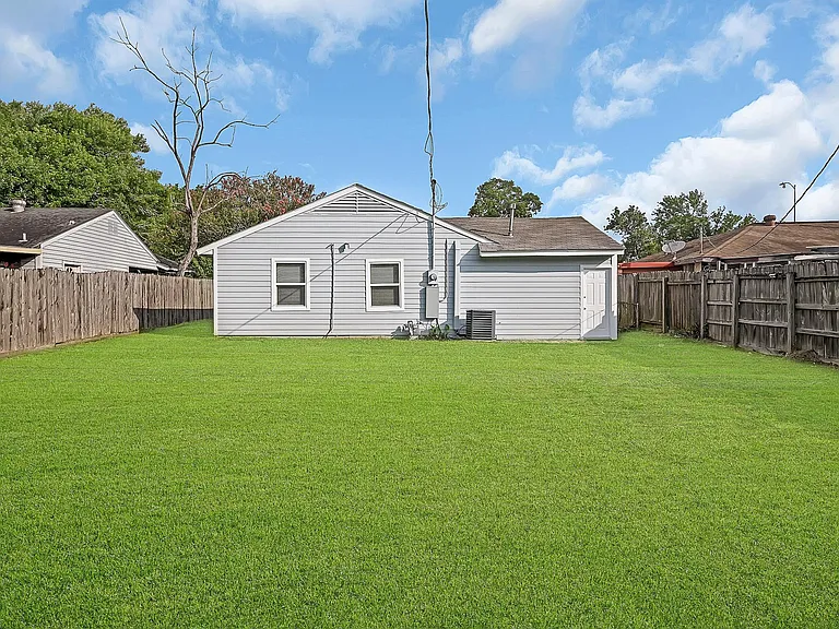 606 Burke Rd — Photo 19