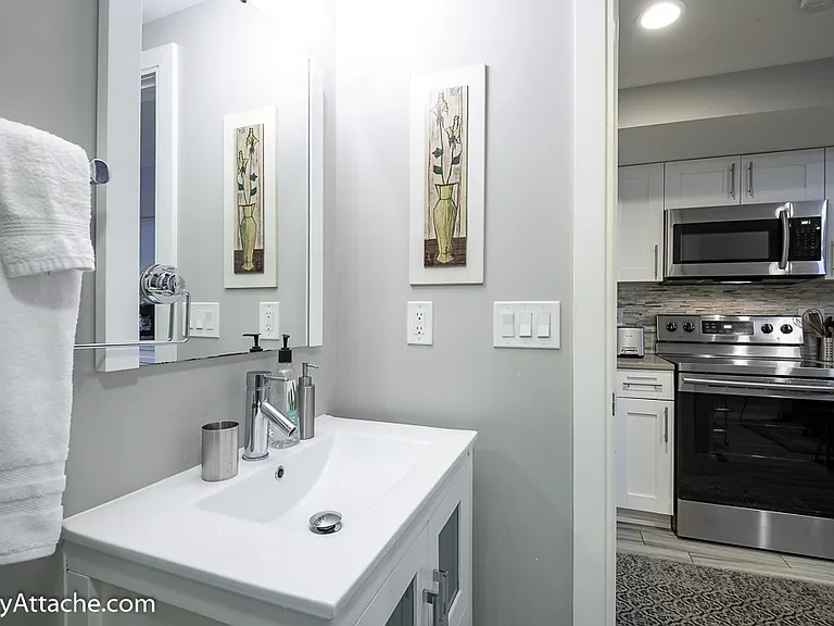1723 Willard St NW #B — Photo 8