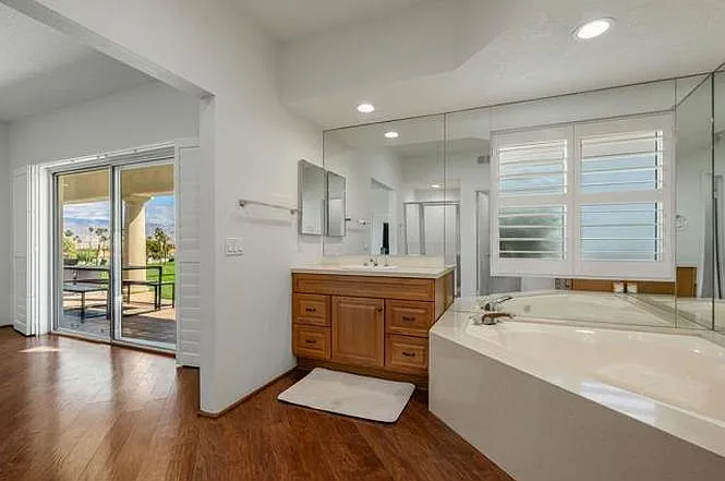 270 Vista Royale Cir E — Photo 10