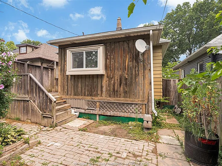 497 McKay Ave — Photo 28