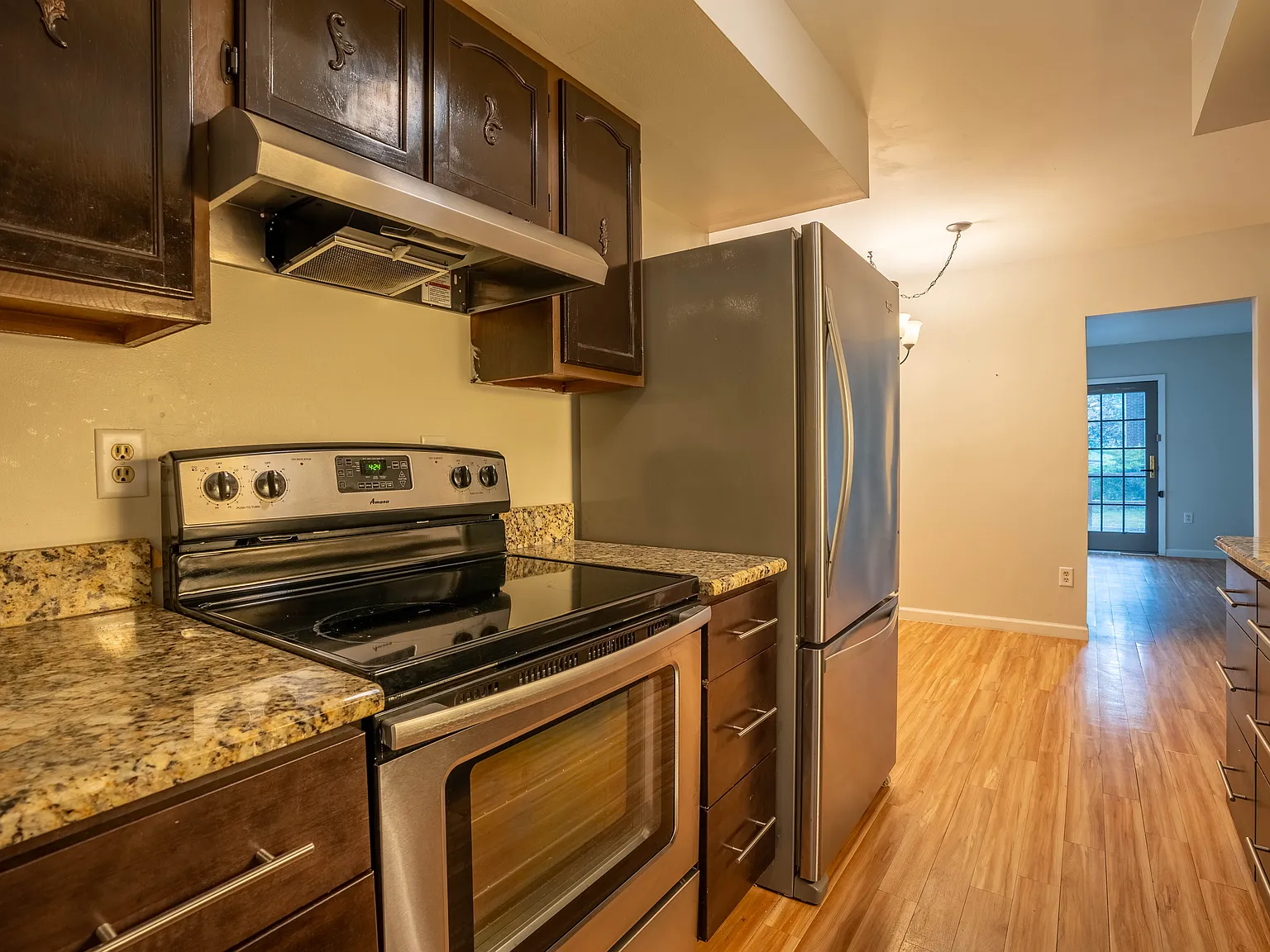 2 bed, 1.5 bath, 1400 sqft, $1,645 — Photo 4