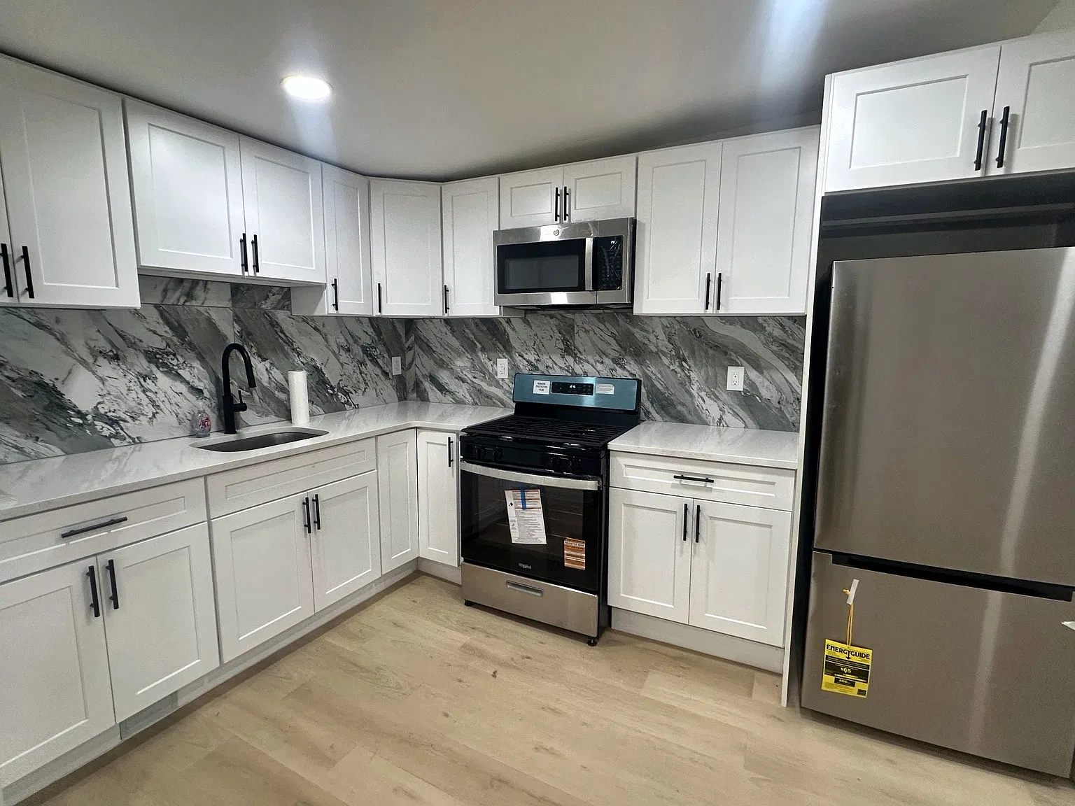 2 bed, 850 sqft, $2,700 — Photo 4