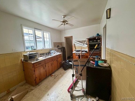 2nd image of 1416 Fort Ave