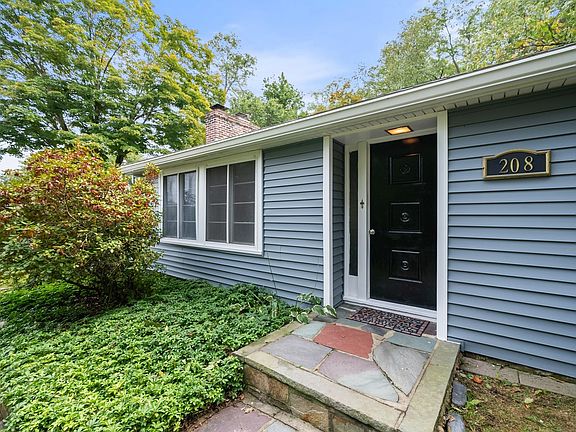 2nd image of 208 Mount Vernon Rd E