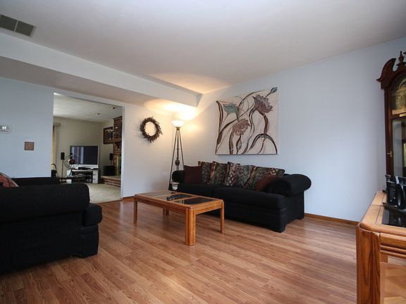 4th image of 1185 Lynnfield Ln