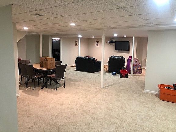 5th image of 411 Woodhaven Dr #1