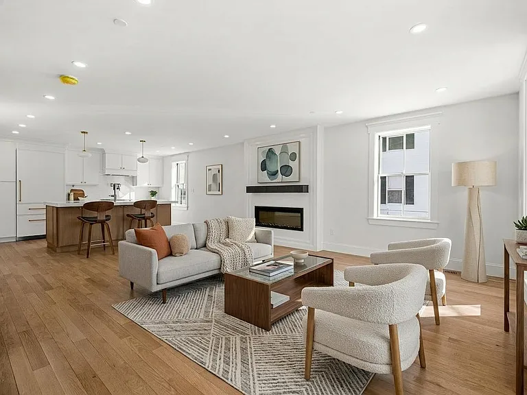 309 Broadway #1 — Photo 2