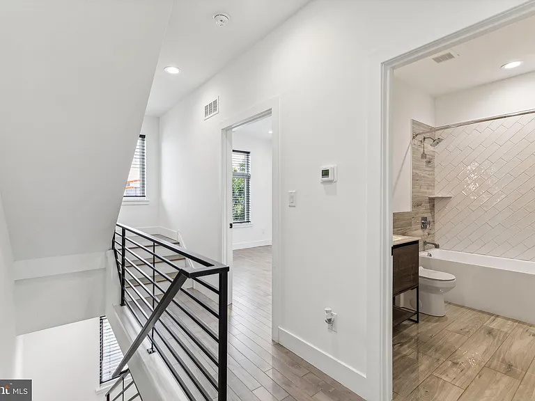 2835 Edgemont St — Photo 29