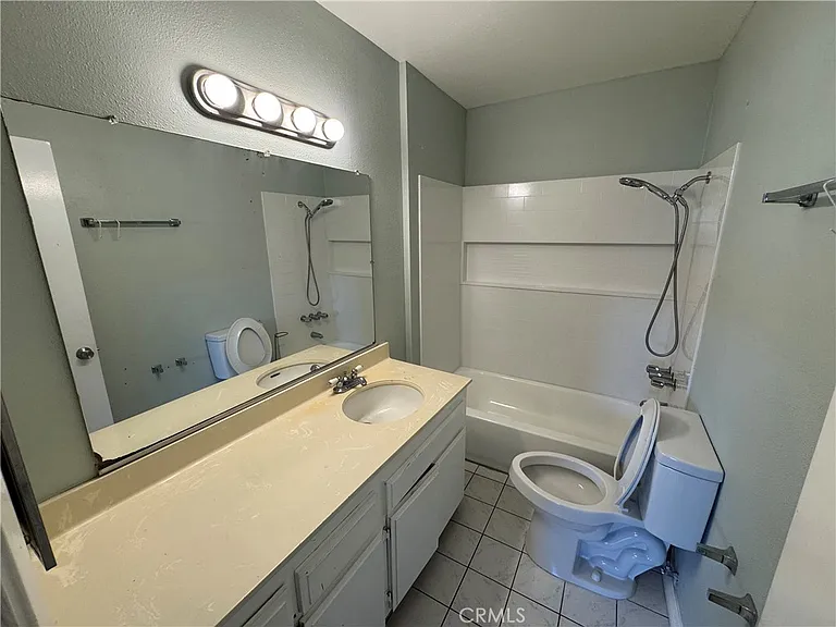 810 W Lambert Rd — Photo 26