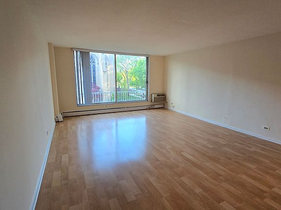 3rd image of 1616 Hinman Ave APT 2A