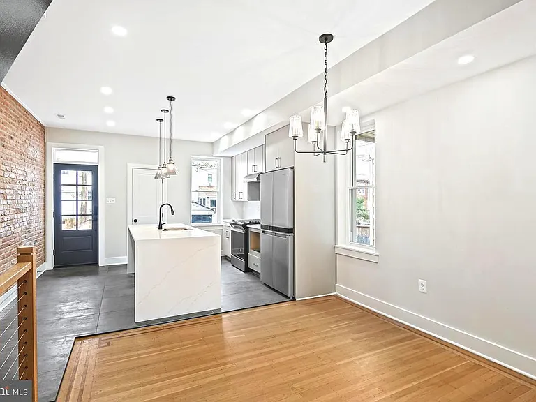 1327 W 42nd St — Photo 10