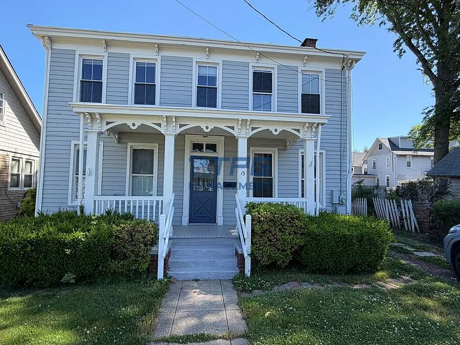 15 Center St