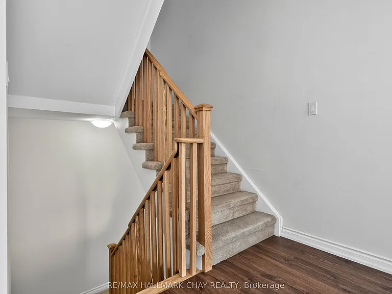 38 Milson Cres — Photo 27