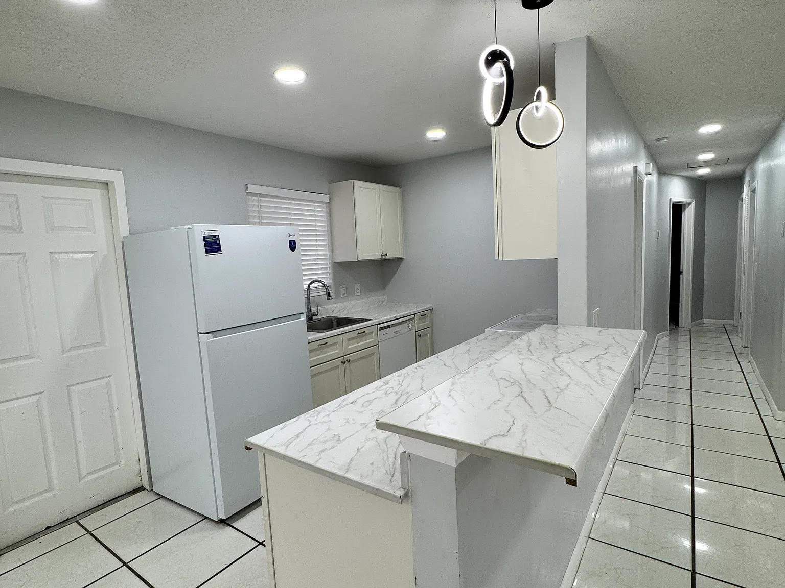 3 bed, 1400 sqft, $3,100 — Photo 2