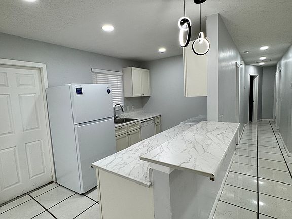 2nd image of 4230 NE 3rd Ave