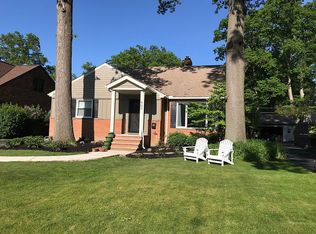 467 Lake Forest Dr, Bay Village, OH