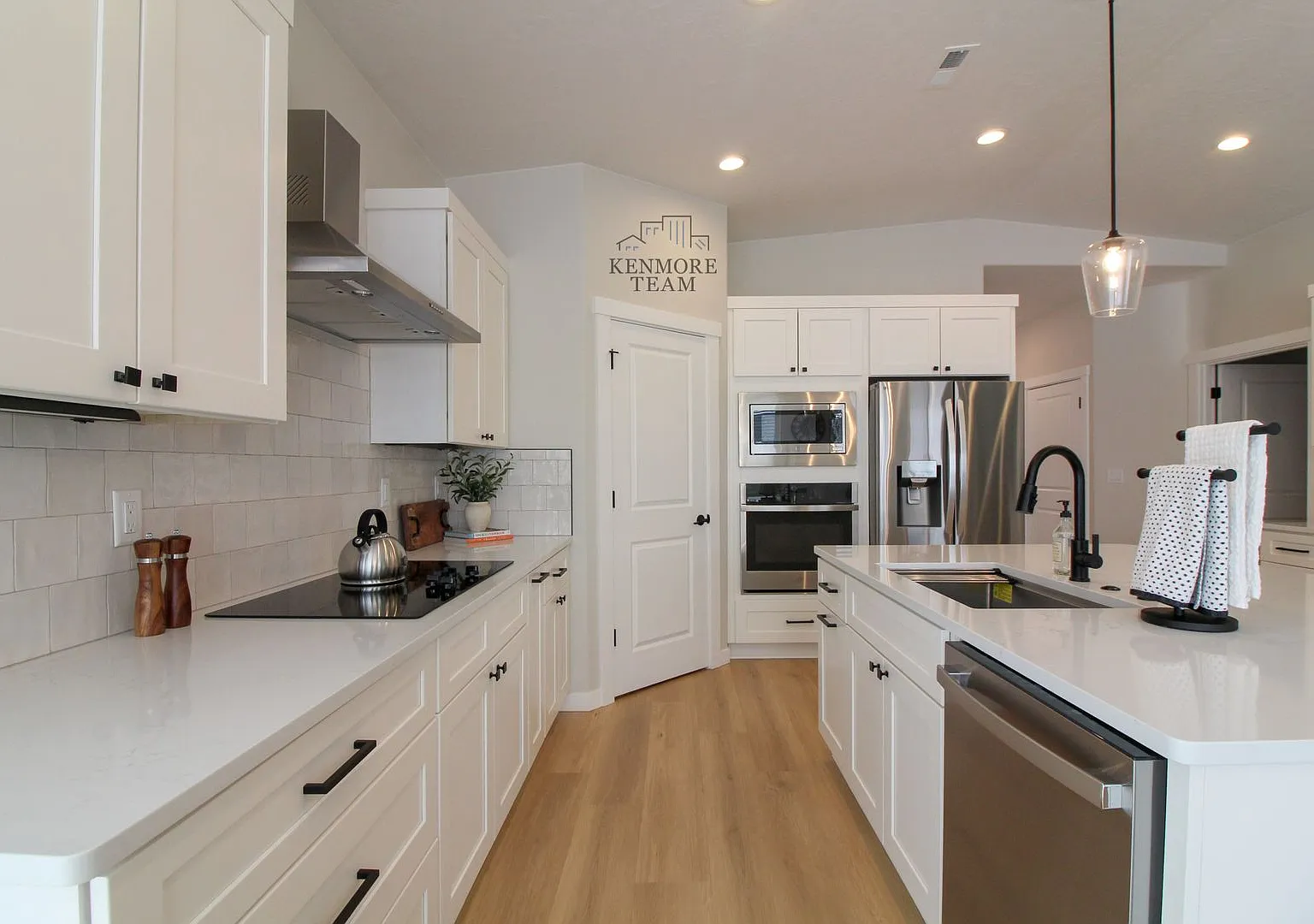 Furnished: 2 Bedroom, 2 Bath Home In West Richland — Photo 2