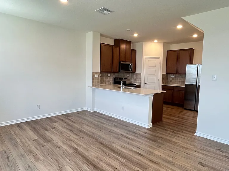 11642 Black Rose — Photo 4