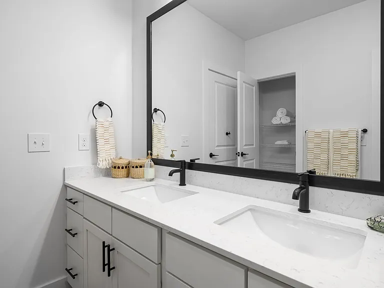 The Lindley at Grove 98 — Photo 29