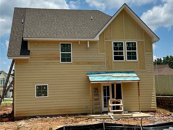 5th image of 595 Piper Ave
