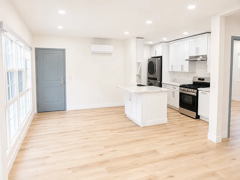 835 S Sherbourne Dr #12 — Photo 4