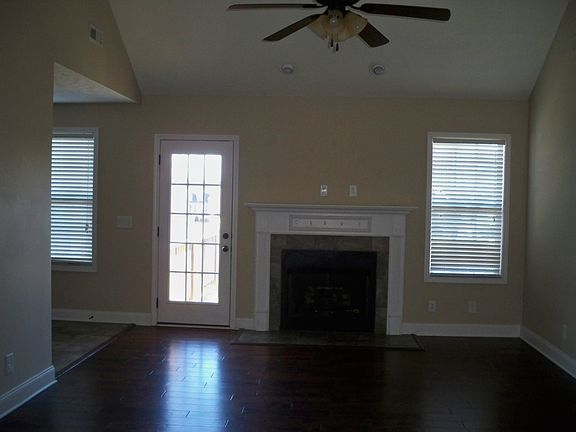 3rd image of 1128 Meachem Dr