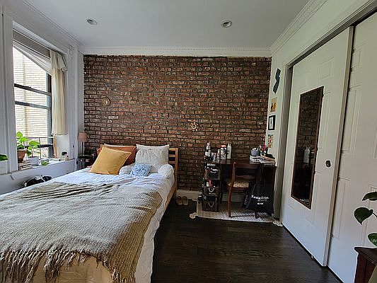 4th image of 176 E 3rd St #F