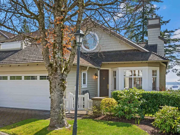 5110 Alderfeild Pl #4, West Vancouver, BC V7W 2W7