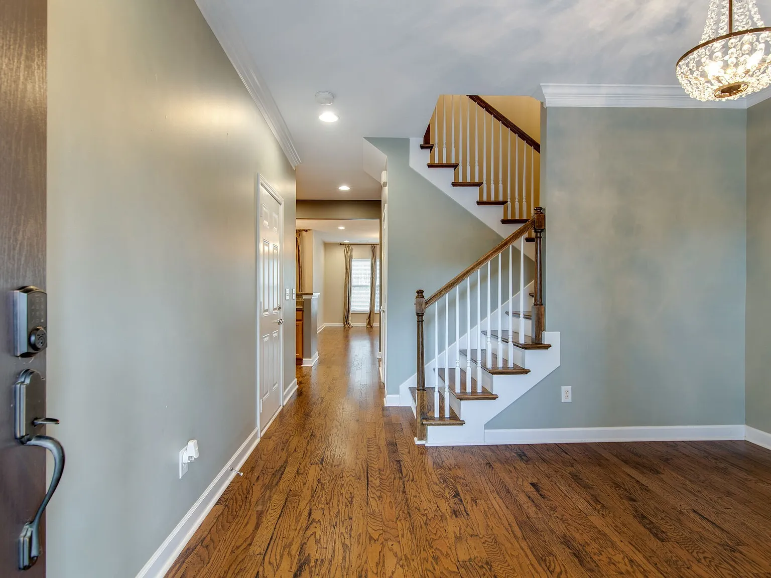 3 bed, 2.5 bath, 1864 sqft, $2,500 — Photo 3