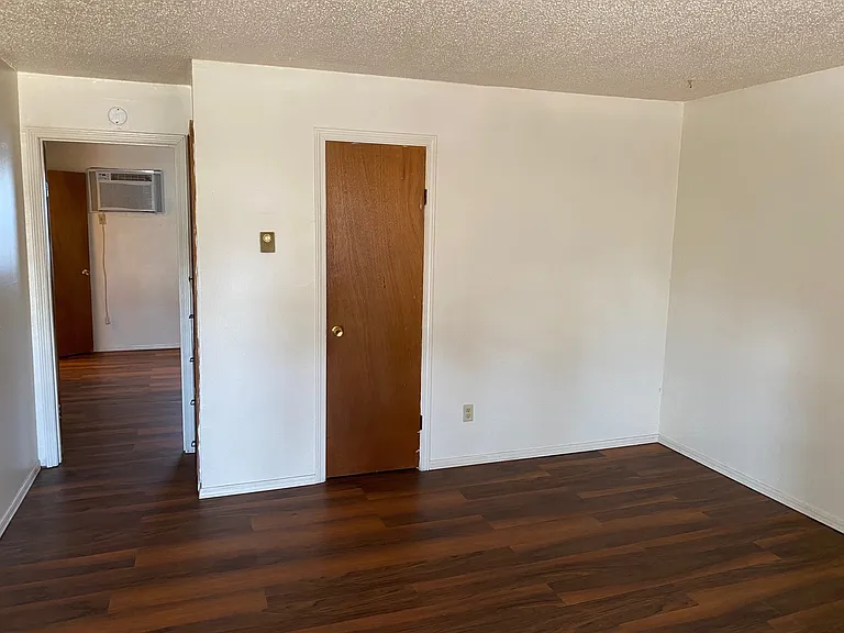 220 SW 34th St #9 — Photo 10
