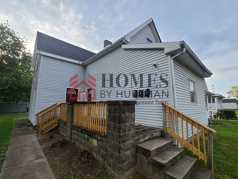 818 South Barker Avenue — Photo 1