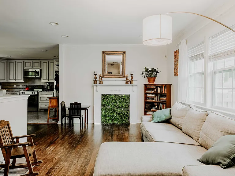 1496 Woodland Ave SE — Photo 8
