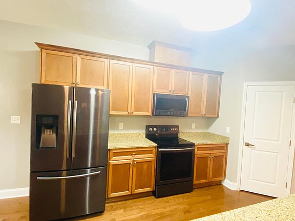 3rd image of 504 Ellington Ct