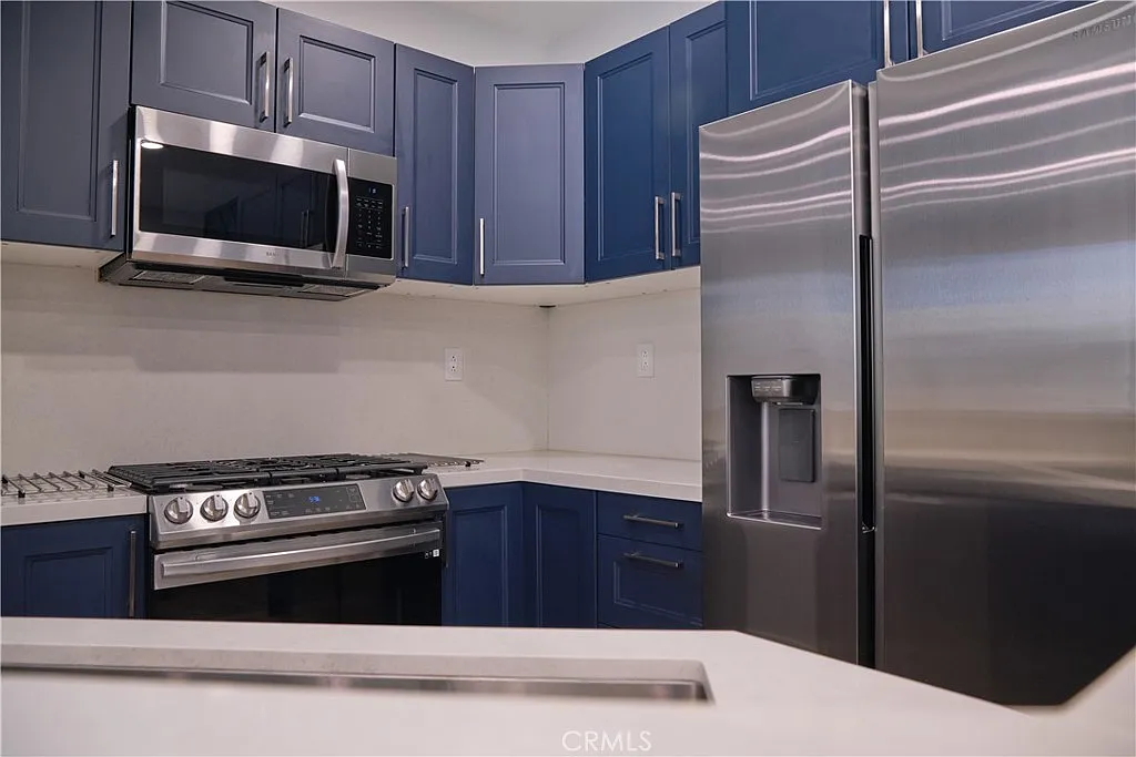 1 bed, 1.5 bath, 890 sqft, $3,400 — Photo 2